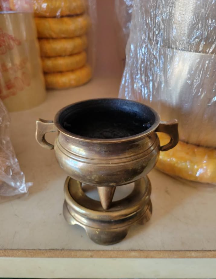 So Sánh Bát Hương Đồng Đỏ và Bát Hương Đồng Vàng